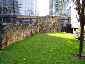 The late medieval city walls of London